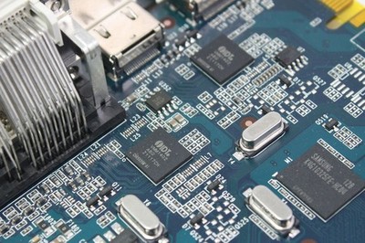 映眾發布冰龍紀念版 鈦合金供電多屏顯示，助力專業多媒體制作